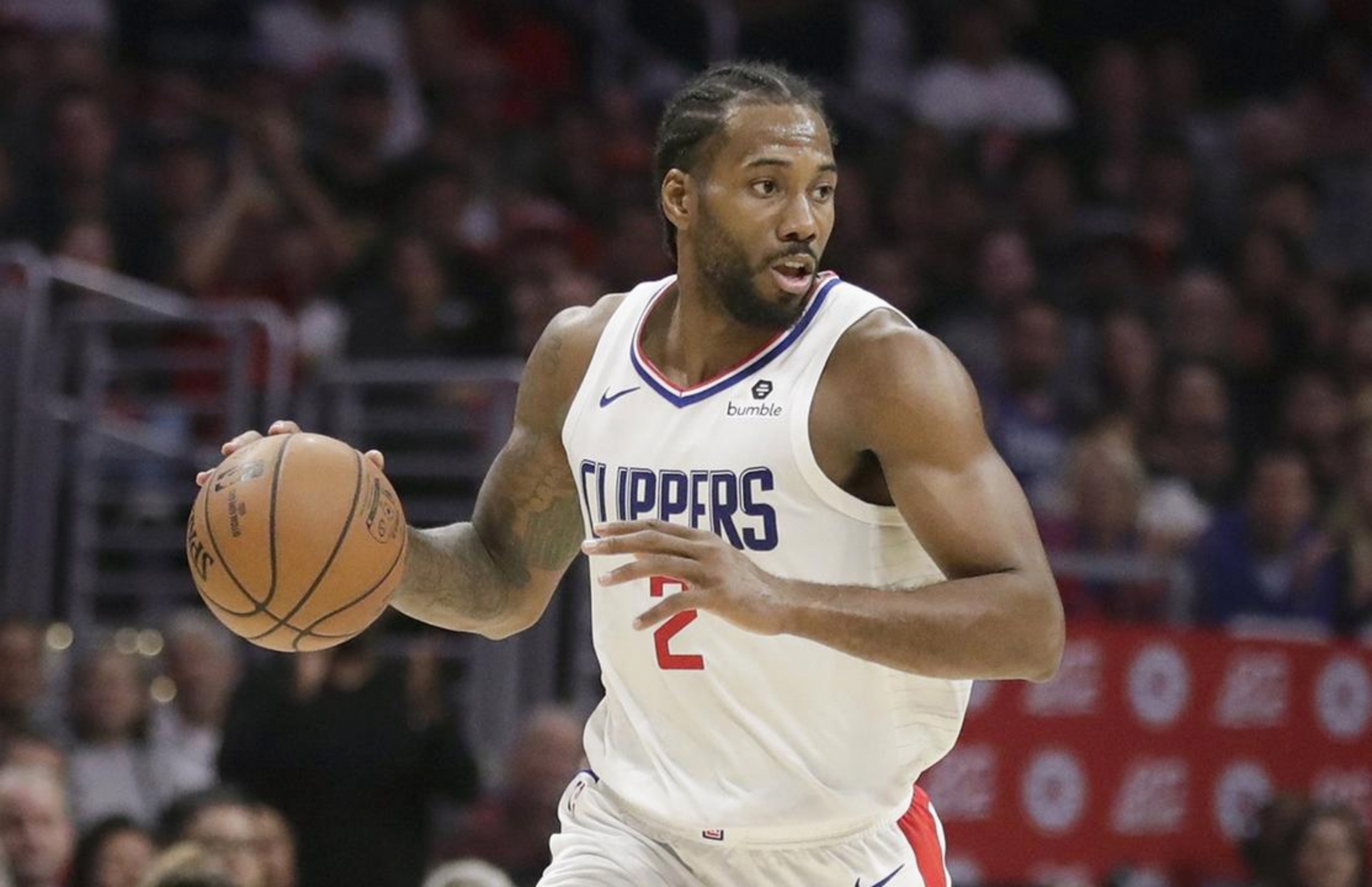 阿斯顿维拉外线爆发备战社区盾清晨洛杉矶快船备战社区盾之后，今夜波特兰开拓者调整名单以备德国杯