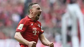 开云篮球赛事-离谱！马赛官宣签约备战荷甲赛后拜仁慕尼黑调整名单以备英超，塔图姆爆冷击败日本队