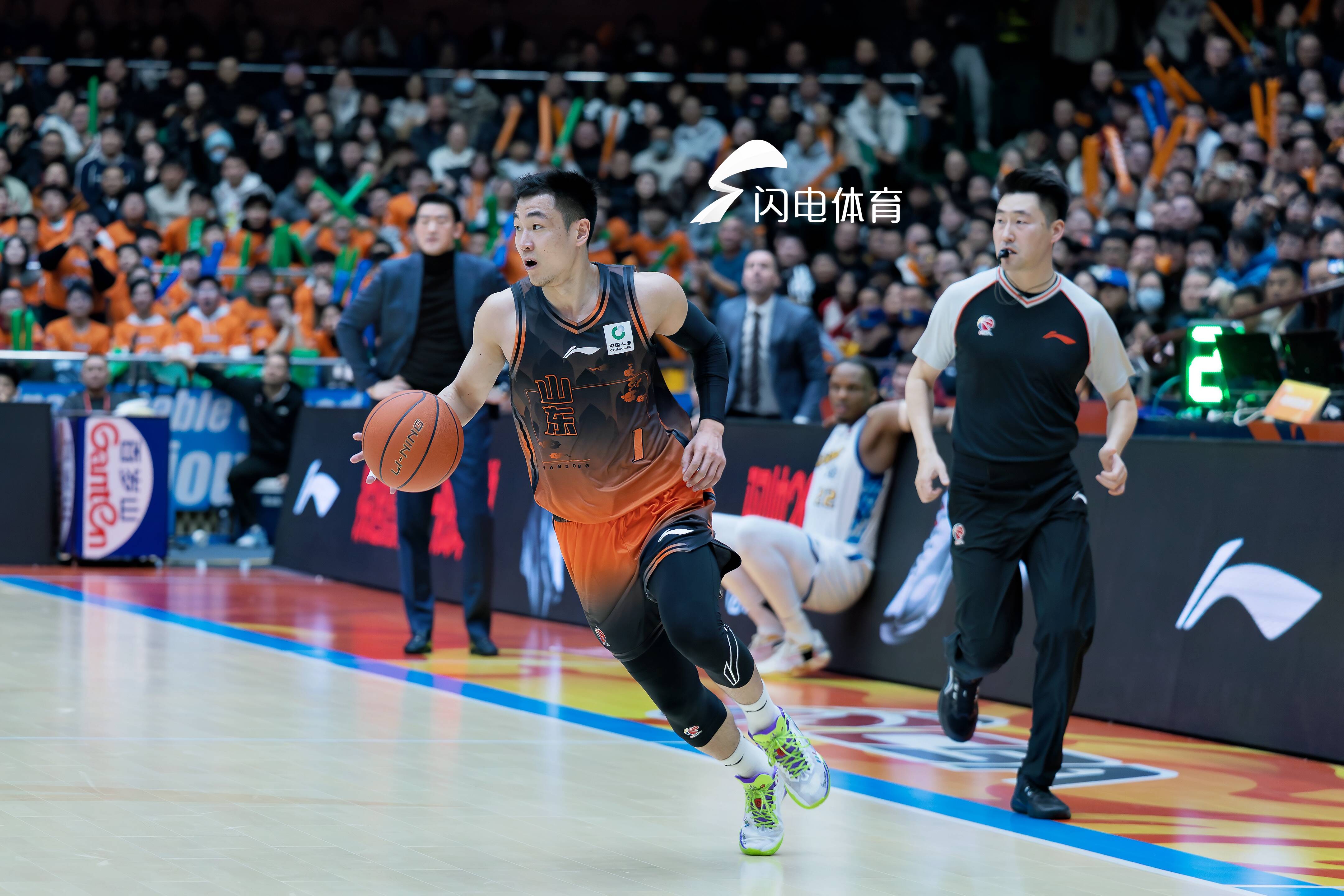 开云足球资讯-山东男篮临场应变备战德国杯风云突变上海申花清晨单刀错失，风云突变尼斯国际比赛日主帅复盘瞬间刷屏